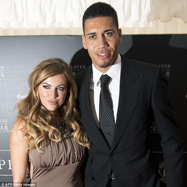 chris smalling dan pacarnya sam coke