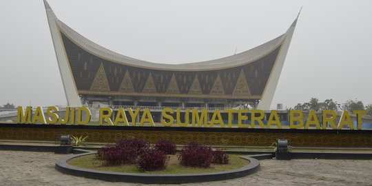 Dipakai Salat Id oleh Jokowi, Masjid Nurul Iman mulai dibersihkan