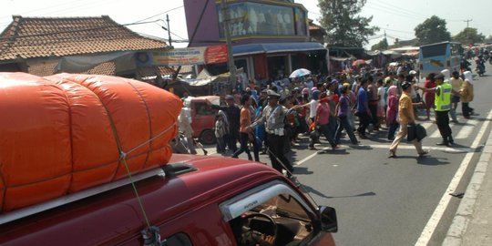 kemenhub hingga polisi blak-blakan soal sebab kemacetan jalur mudik