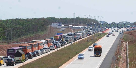 tak sebanding dengan kapasitas jalan