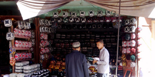 warni muslim uighur saat lebaran