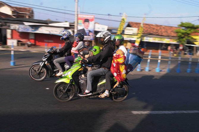 pemudik motor di pantura