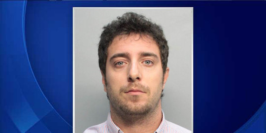 kecanduan intip rok wanita pakai ponsel