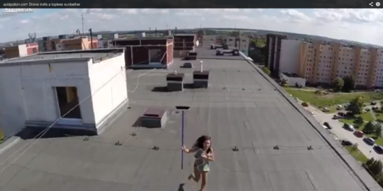 remaja tukang intip berkedok coba ponsel