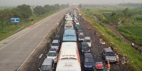 Macet parah, keluar tol Brebes menuju Tonjong lebih dari 35 jam