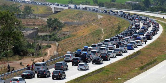 Pertamina kerahkan pasukan motor pembawa bensin di kemacetan Brebes