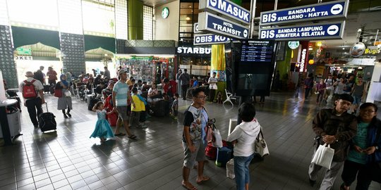 H-1 Lebaran, pemudik di Stasiun Gambir sepi