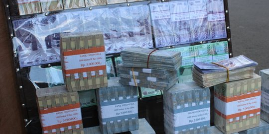 H-1 Lebaran, penukaran uang pinggir jalan untung Rp 500 ribu lebih