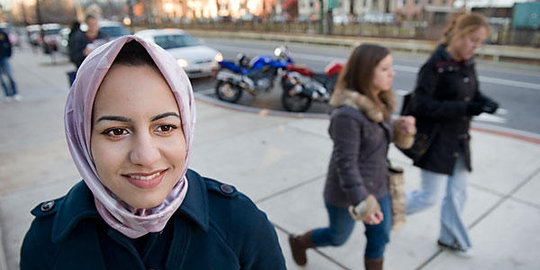 Selesai salat, dua pemuda muslim dipukul depan masjid di New York