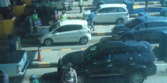 Arus balik: Cikarang Utama macet, tarif tol bakal digratiskan