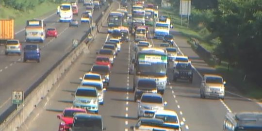 H+2 lebaran, Tol Cikampek padat kendaraan