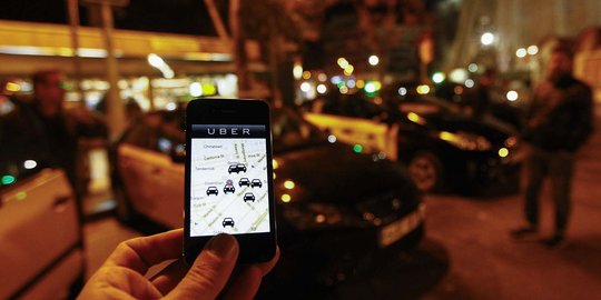 Kronologi sopir taksi uber todong penumpang gunakan pistol mainan