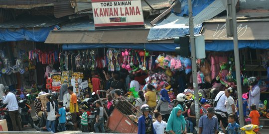 Lebaran, pusat mainan Pasar Gembrong diserbu pembeli