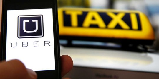 Selain todong pistol, sopir taksi Uber pakai lencana polisi palsu