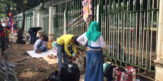 Cerita PKL kucing-kucingan dengan Satpol PP di Monas