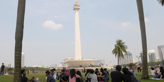 Monas diserbu wisatawan, tiket ke puncak ludes terjual