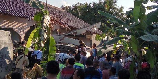 Pangdam tanggung semua kerugian rumah rusak tertimpa helikopter