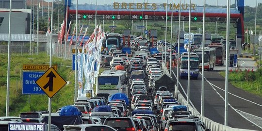 Macet parah di Brebes, Kapolda Jateng sebut warga ingin lewat tol