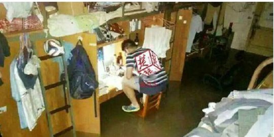 belajar ekstrem mahasiswa china meski dilanda banjir rev1