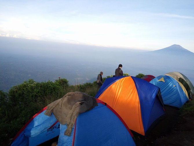 libur lebaran di gunung andong