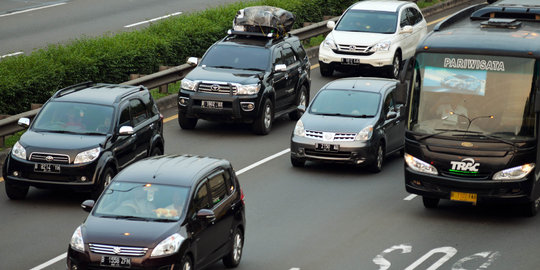 Lalin Tol Cipularang menuju Jakarta macet dan nyaris tidak bergerak