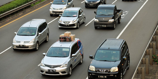 Arus balik Tol Cikampek macet parah, sistem satu arah diberlakukan