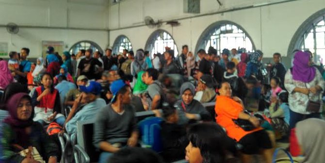 H+4 Lebaran, pemudik masih padati stasiun Senen  merdeka.com