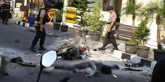 Pakai ambulans, jasad bomber Nur Rohman dibawa keluarga ke Solo