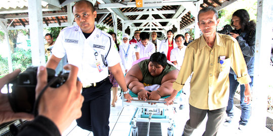 Jalani perawatan di RSHS, Arya bocah 190 kg diantar Bupati Karawang
