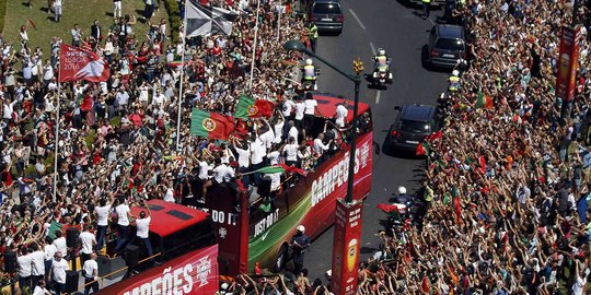 Euforia Timnas Portugal arak Piala EURO 2016 keliling kota