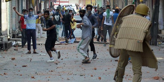 30 Nyawa melayang dalam bentrokan antar warga dan polisi di India