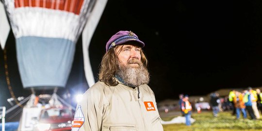 Nekatnya pria tua ini keliling dunia pakai balon udara