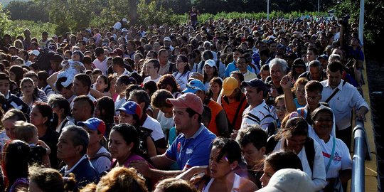 Serbuan warga Venezuela ke supermarket negeri tetangga