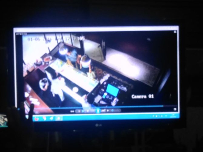 Rekaman CCTV perlihatkan reaksi Mirna usai tenggak kopi 