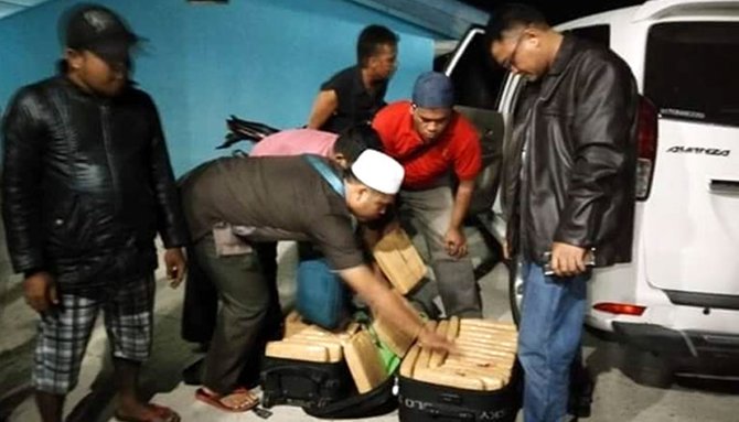 pria palembang bawa ganja saat arus balik