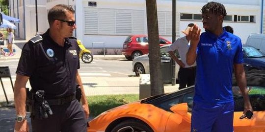 Rekrutan terbaru Chelsea ditilang Polisi