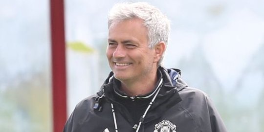 Mourinho sudah mulai pimpin latihan perdana di MU