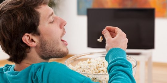 menonton televisi rev1