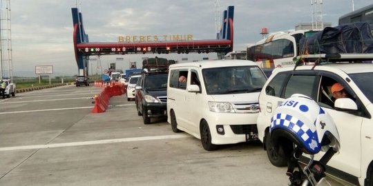 Pengelola: Kemacetan horor di Brebes Timur akibat kurang gardu tol