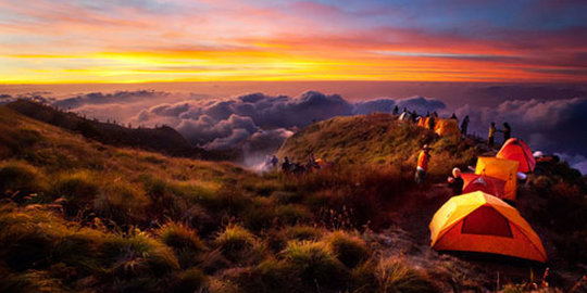 Meski Anak Gunung Rinjani erupsi, jalur pendakian tetap dibuka