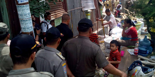 PKL sempat dirikan lapak di trotoar Pasar Aksara tapi diprotes
