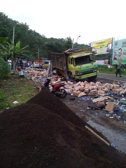 truk tabrak motor di gentong tasikmalaya