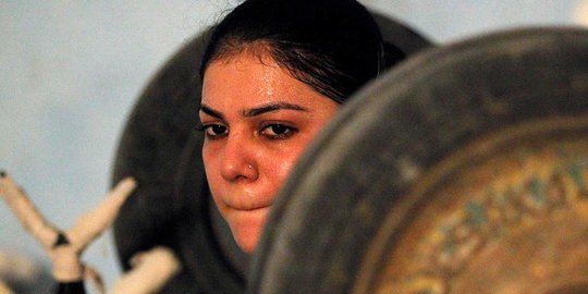 Neelam Riaz, atlet angkat besi rupawan asal Pakistan