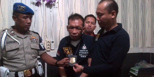 Gay nyamar polisi di Depok ternyata punya istri & 2 anak di Medan