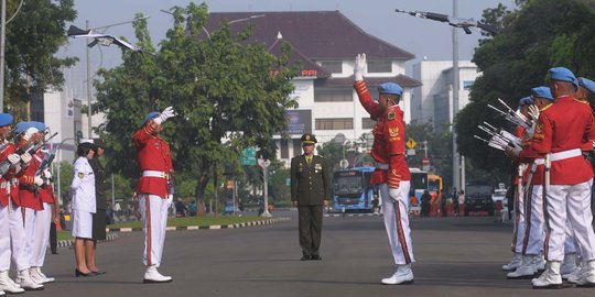 Atraksi senjata hiasi upacara pergantian pasukan jaga Paspampres