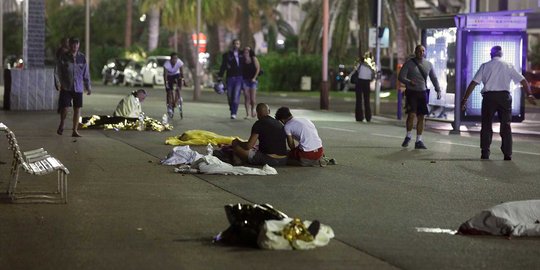 Pria ini tewas ditabrak truk demi selamatkan istri yang sedang hamil