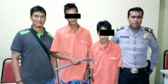 Marahi istri dibonceng pria lain, Izon malah dikeroyok