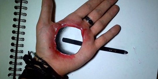 Saking detailnya, gambar seniman muda ini sampai bikin merinding