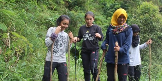 4 Srikandi UGM mendaki Gunung Stok Kangri di India