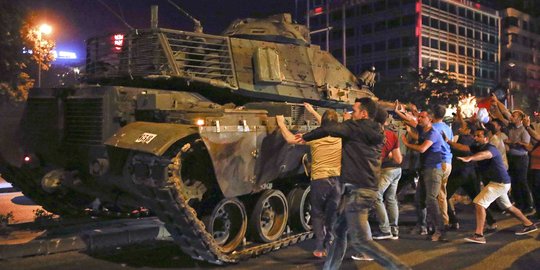 Membandingkan kudeta Turki dengan gerakan militer G30S di Indonesia